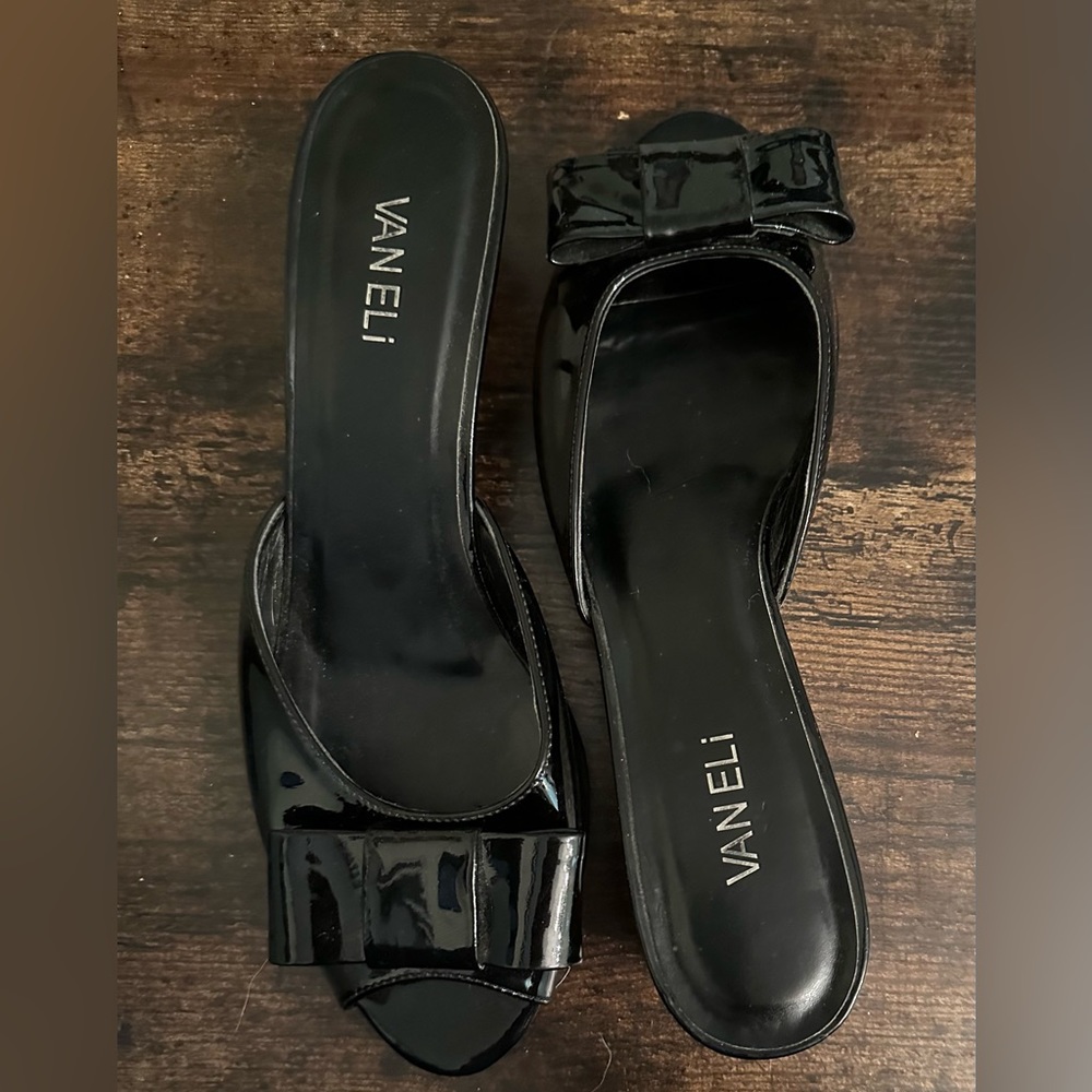 VANELi Womens 10m black low heel with bow